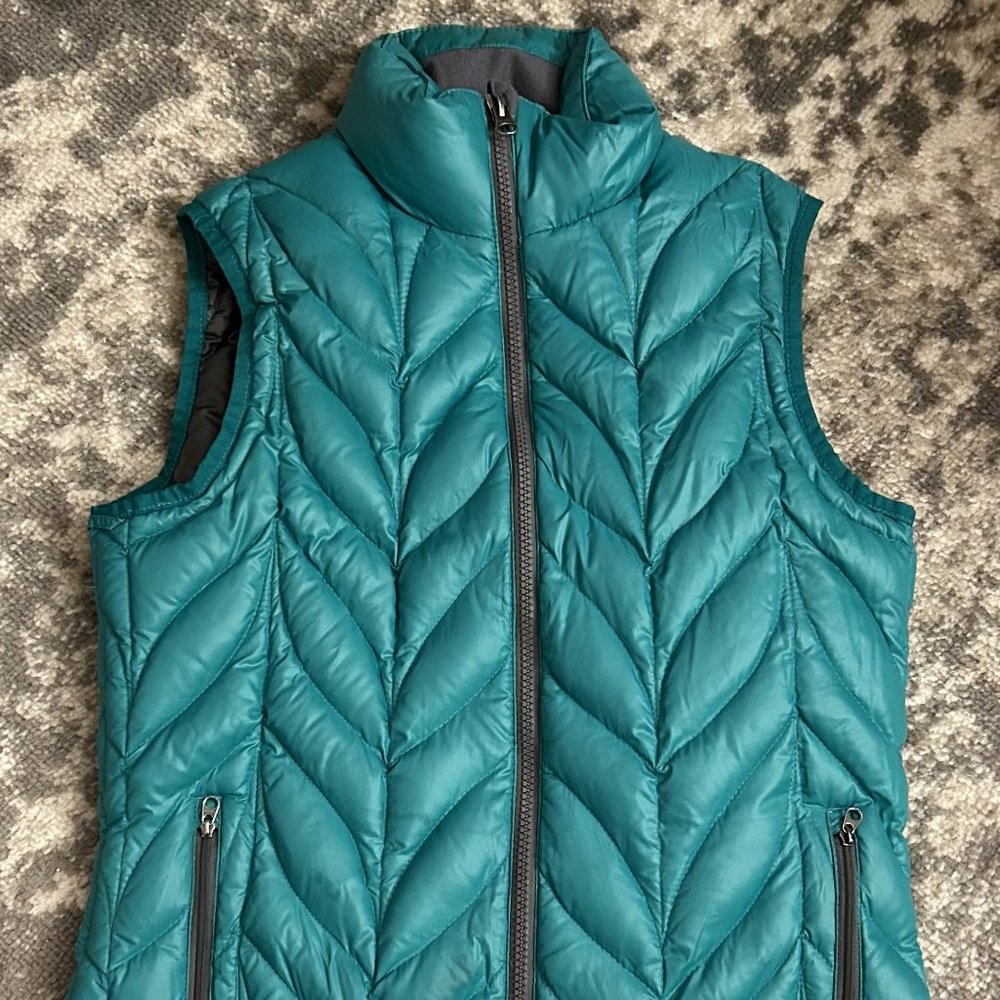 Eddie Bauer Women's Sleeveless Kelly-Green Goose Down Vest Small